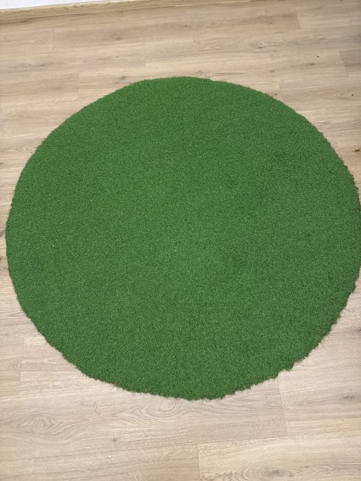 Зелен килим от изкуствен материла 150см диаметър