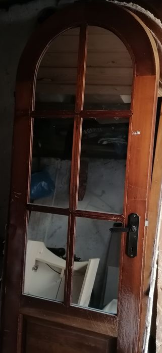 Ușa din masiv, brad