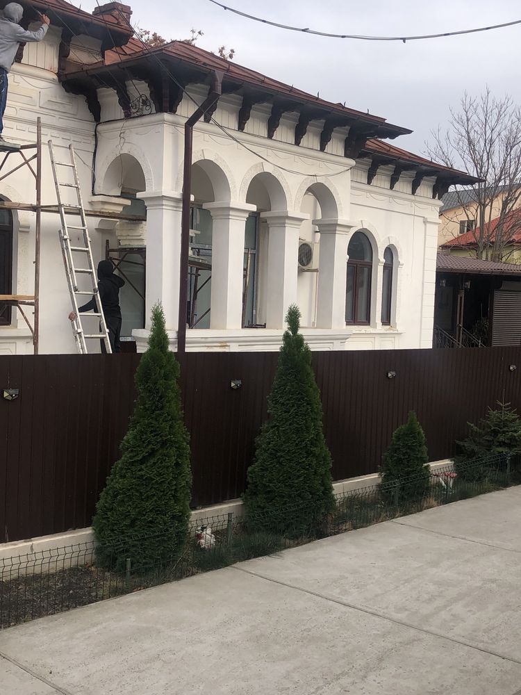 Casa cu 5 camere, terasa, 305m² construiți, 630m² teren