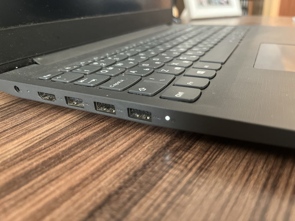 Lenovo V15-ADA..