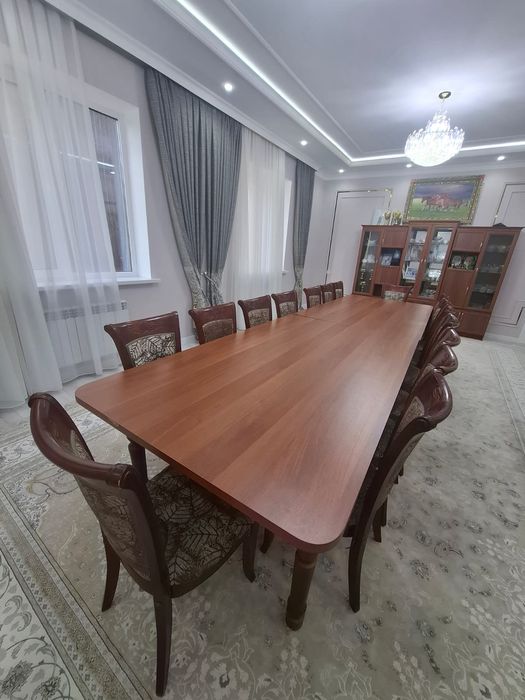 Стол со стульями