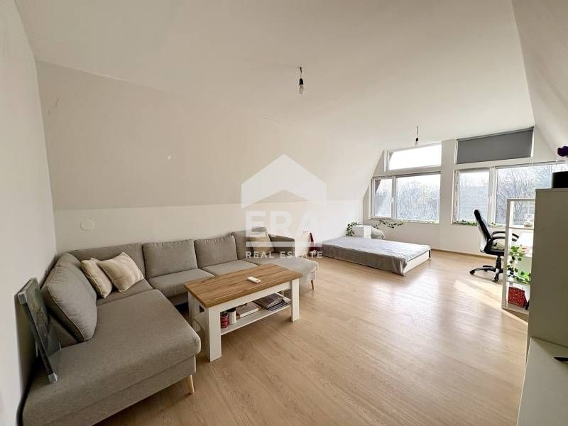 ЕРА Фаворит продава уникална дървена къща в Алпийски стил