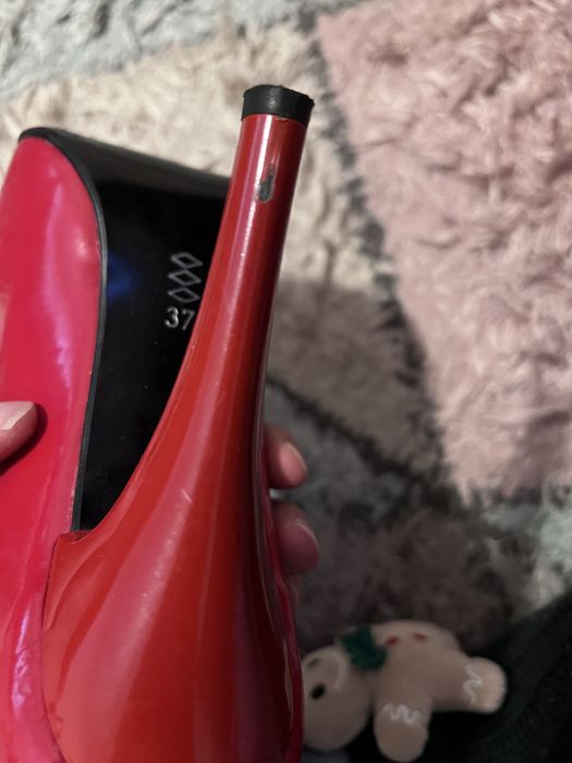 Червени дамски токчета