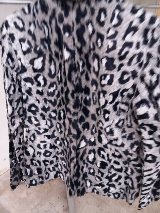 Vând sacou animal print