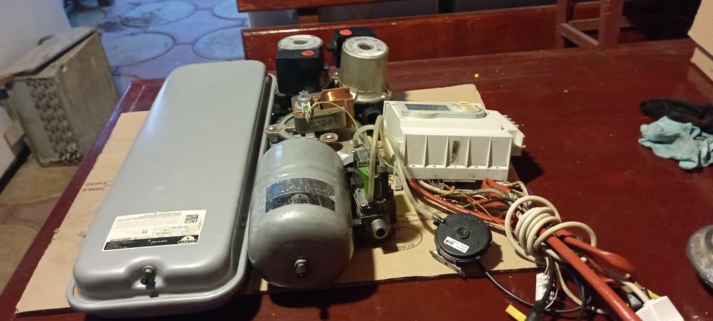 Vând piese centrala divaatop f32