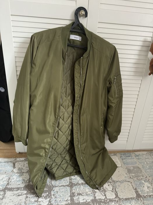 Куртка пальто удлиненная до колен.