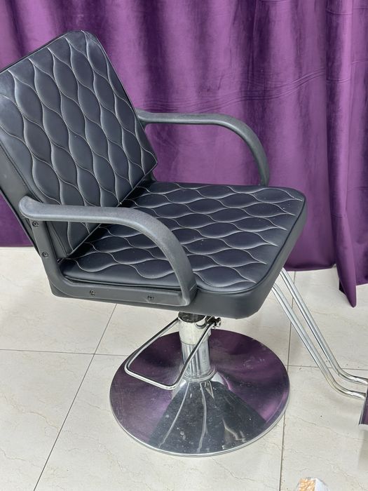 Продам кресло для парикмахерской