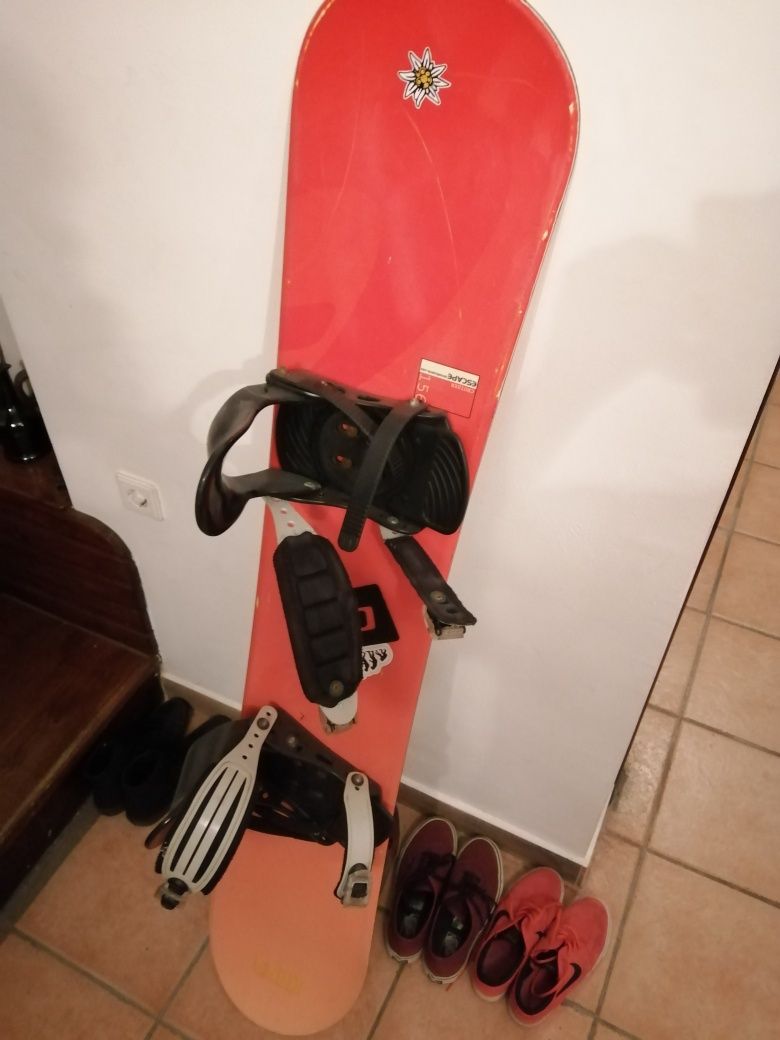 Vând placa Snowboard