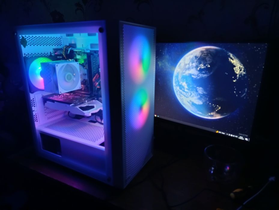 Компьютер в комплекте! Монитор, системный блок, клавиатура мышь!