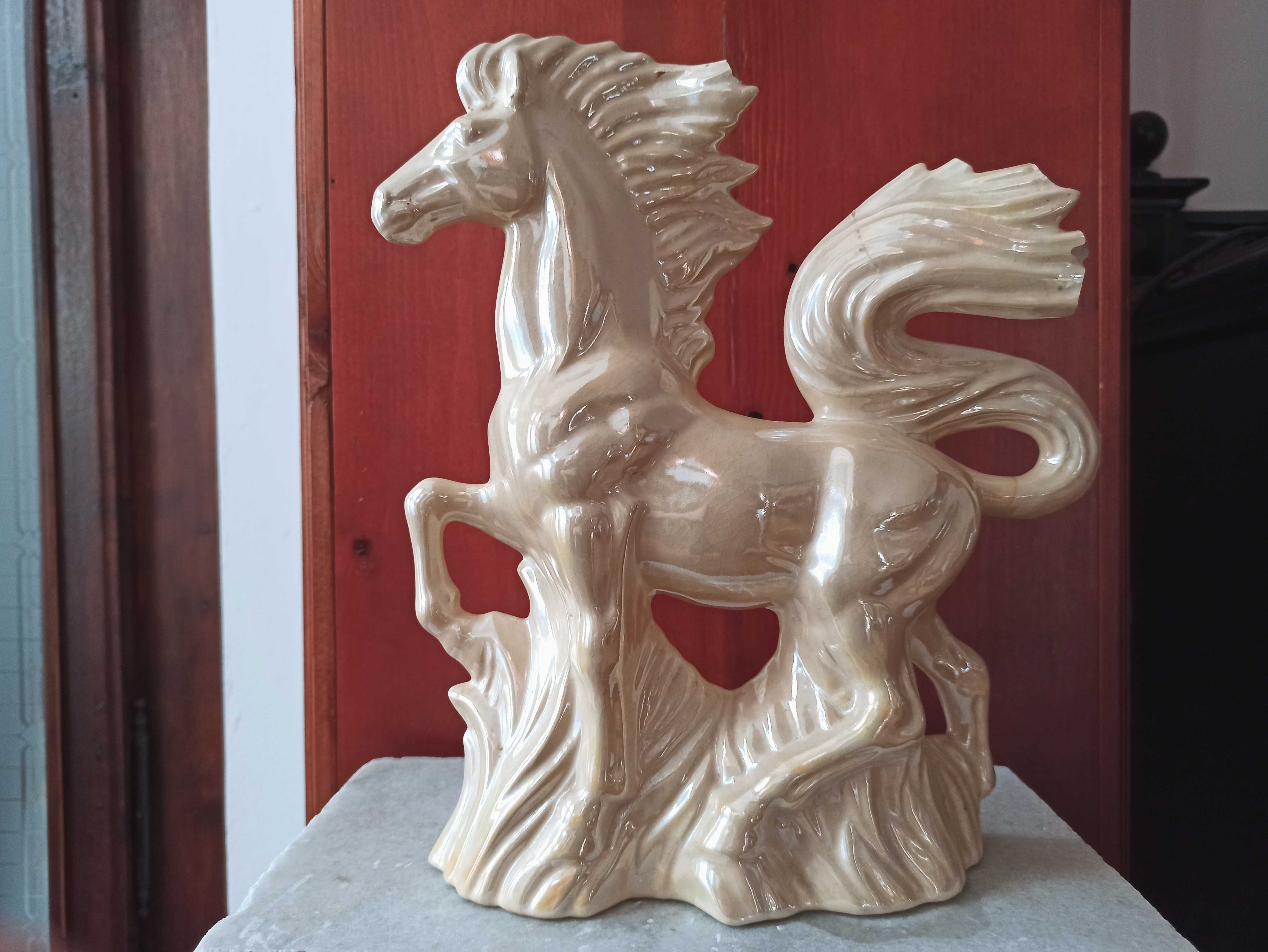 Statueta veche ceramica cal , bibelou sidefat