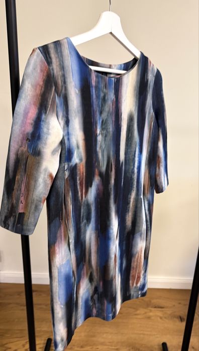 COS рокля в ефектен принт