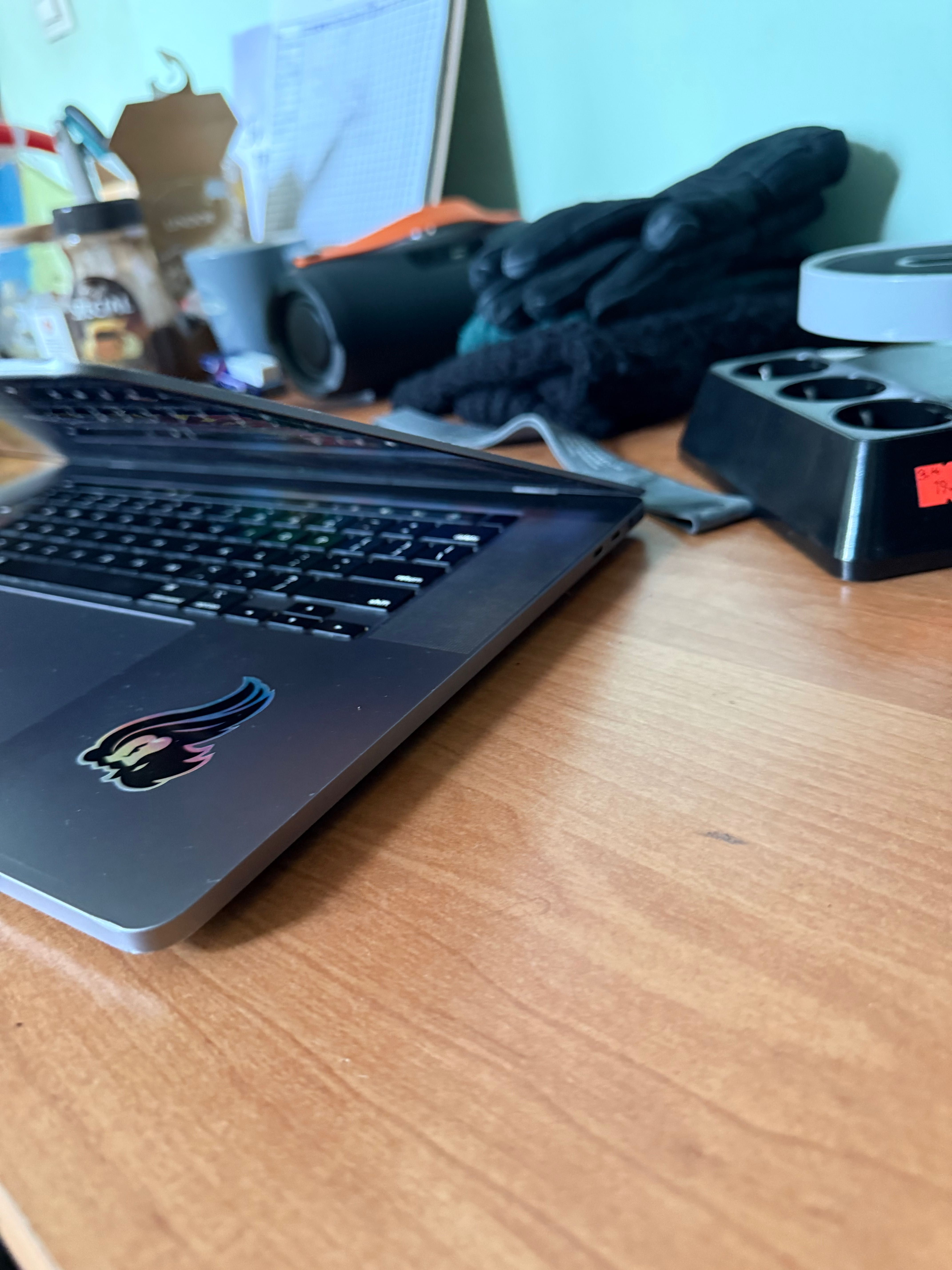 MacBook Pro 2017 i7 16gb ram 512ssd
