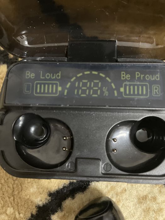 Красивый наушник