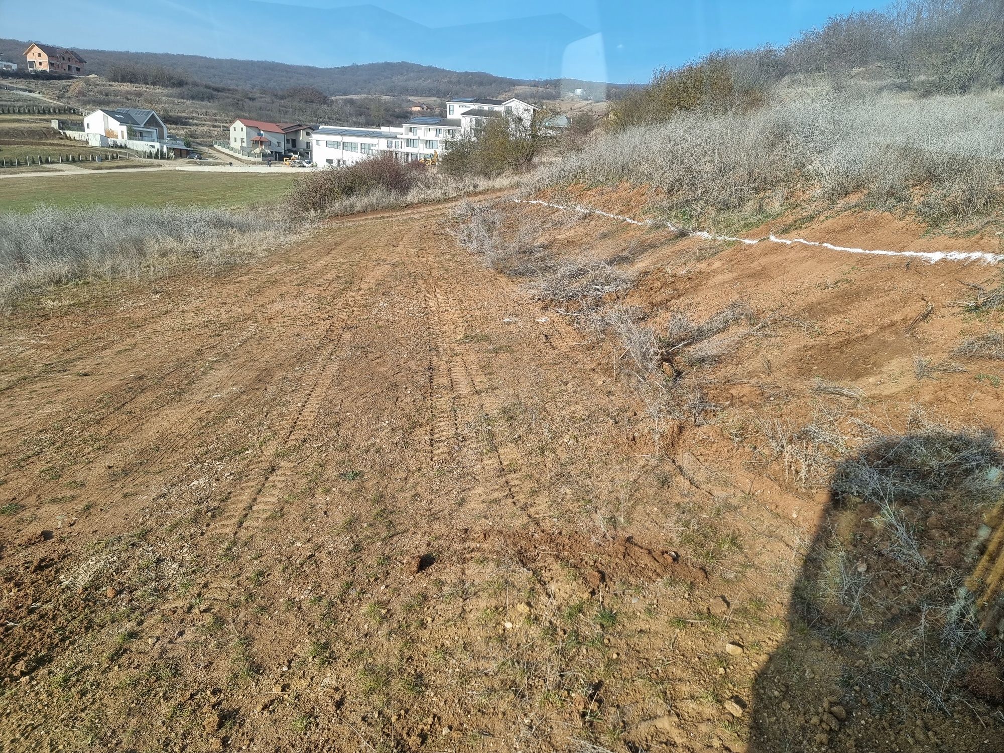 Execut lucrari cu miniexcavator de 4 si 2.8 tone