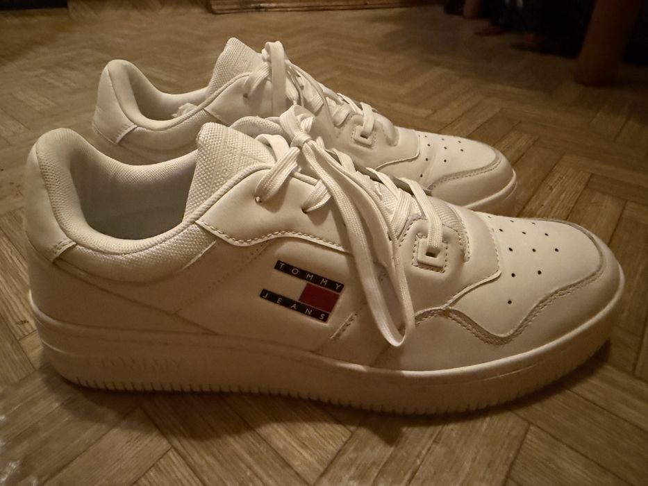 Маратонки, бвла кожа