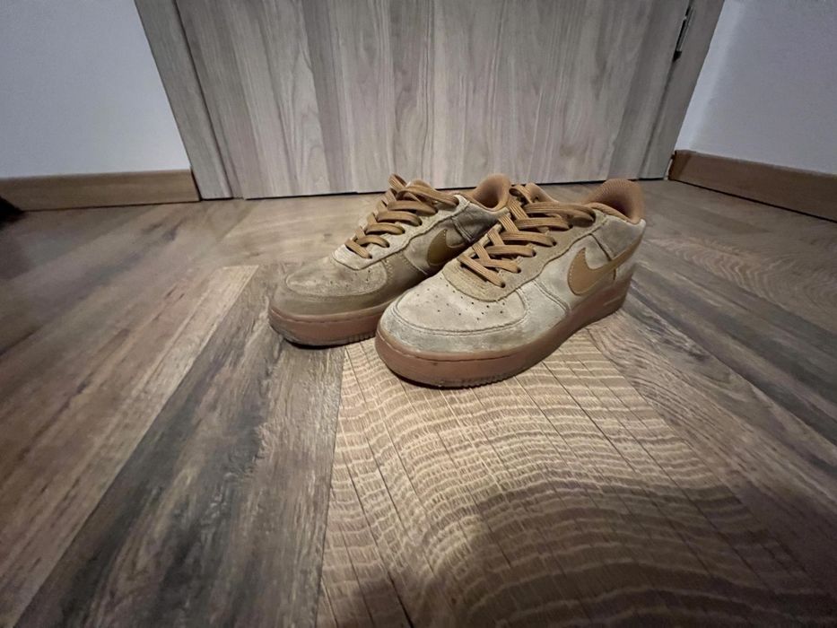 Vand adidasi nike air force one