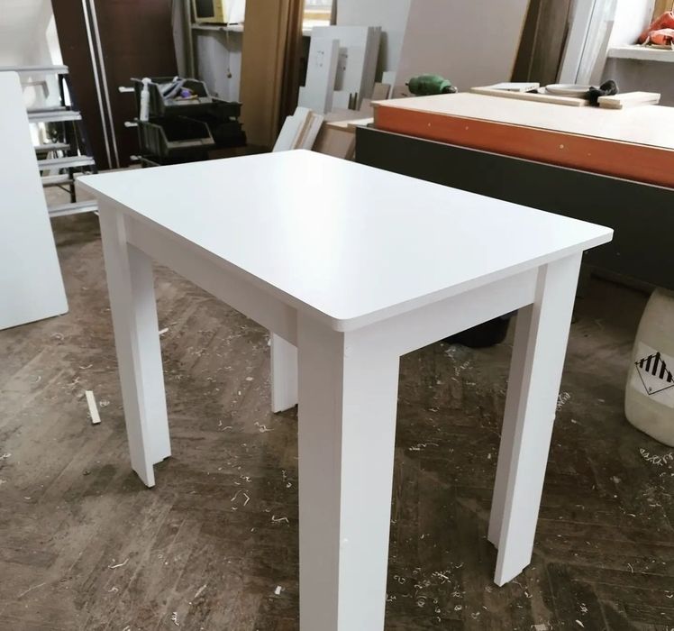 Столы новые белые