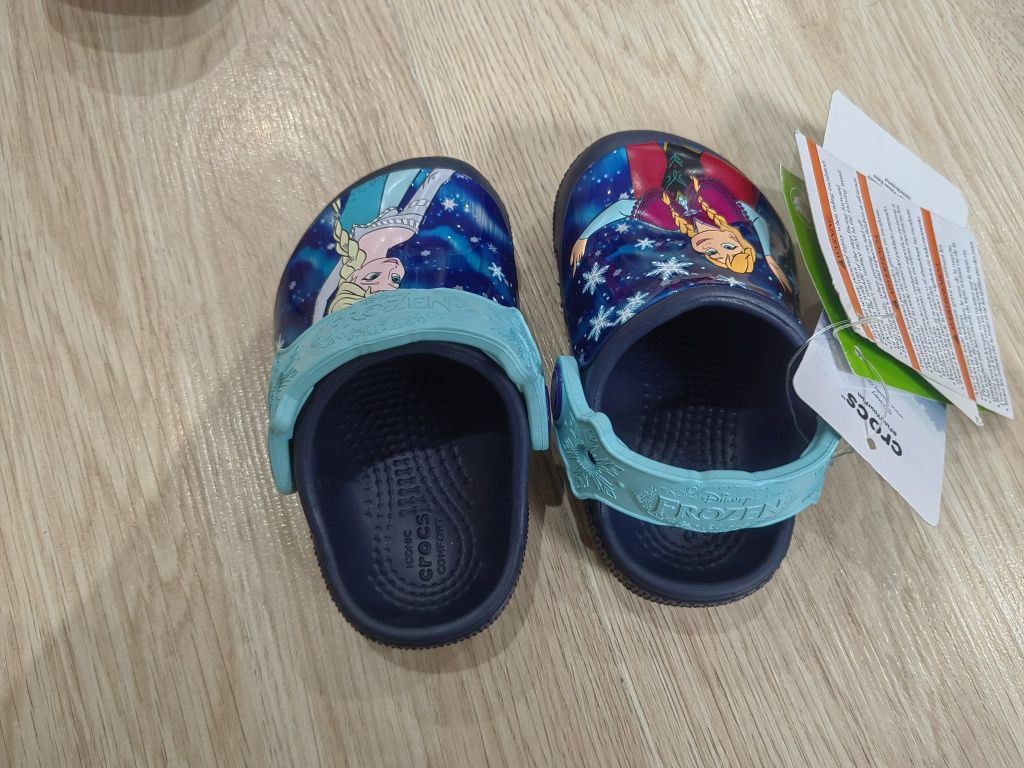 Чисто нови оригинални сандали чехли crocs