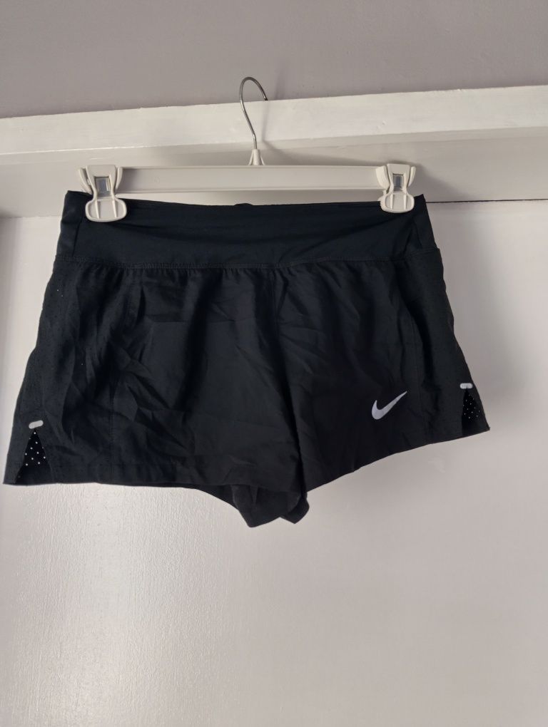 Дамски спортни шорти Nike