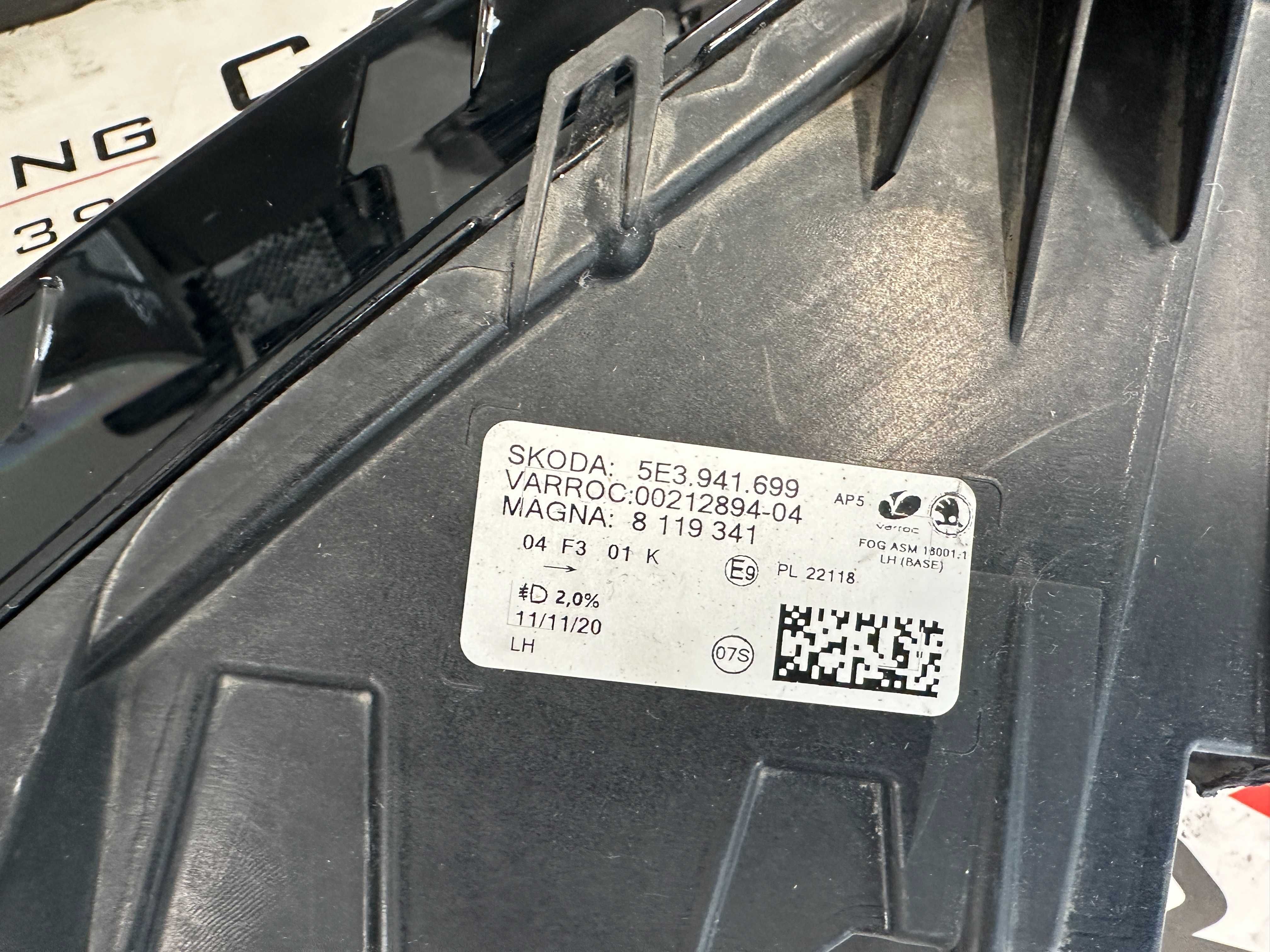 Халоген фар за мъгла ляв halogen фар far Skoda Octavia 4 Шкода Октавия