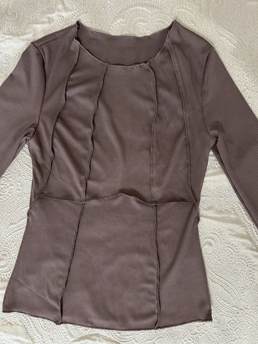 Две еднакви блузи