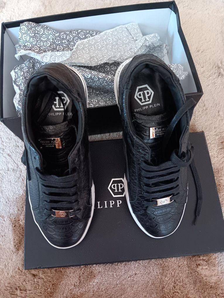 Vând adidași Philipp Plein