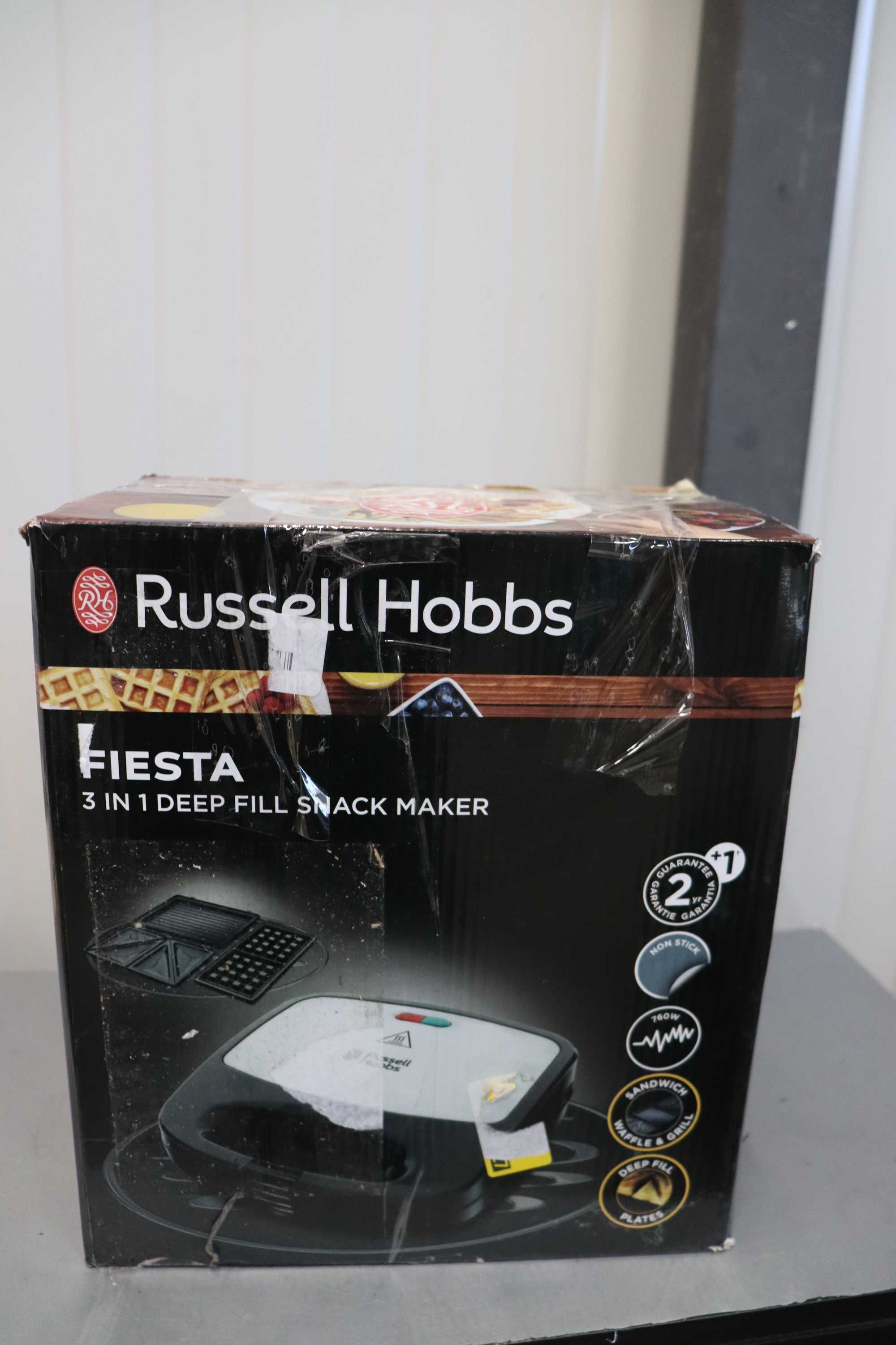 Уред за сандвичи 3 в 1 Russell Hobbs С ДЕФЕКТ