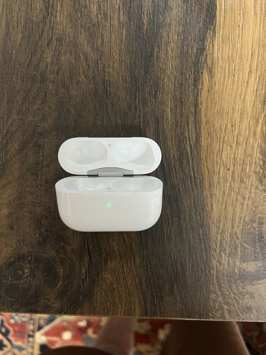 Кейс AirPods Pro 2 оригинал, полностью рабочий, зарядка lightning