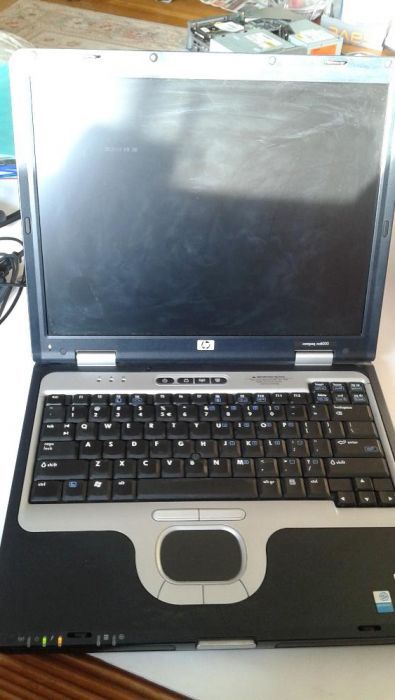 Laptop Compaq nc6000 ecran in stare vizuala perfecta, cu placa Wi-Fi