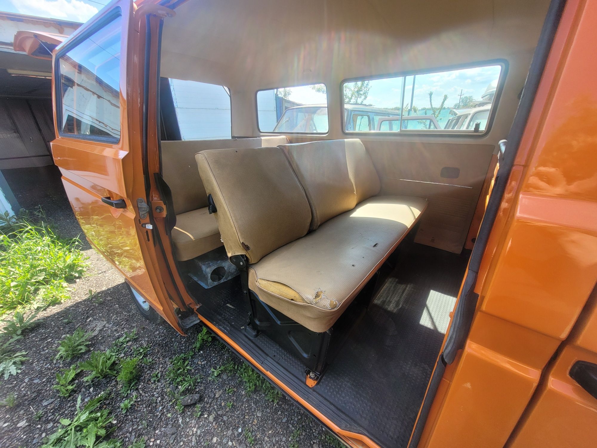 Interior crem volskwagen transporter t3 8+1 locuri