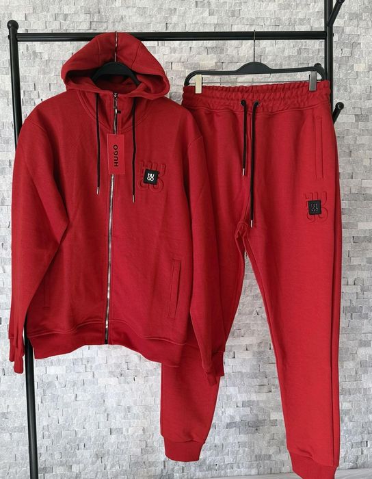 Налични модели мъжки комплекти.