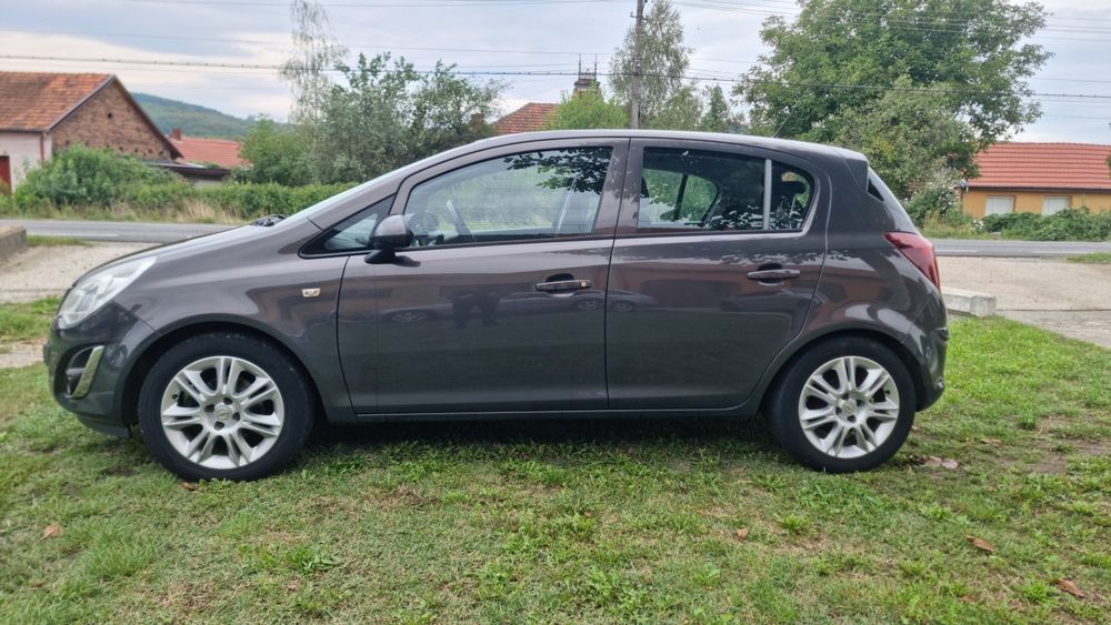 Opel corsa 2013 1.2 benzină