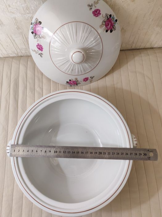 Столовый фарфоровый сервиз