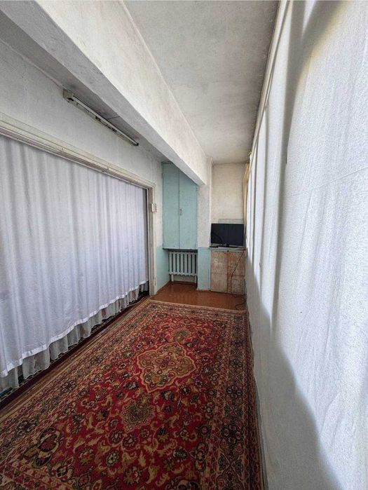 Срочно продаётся 2 комнатная квартира в 6 квартале магазин МАКРО