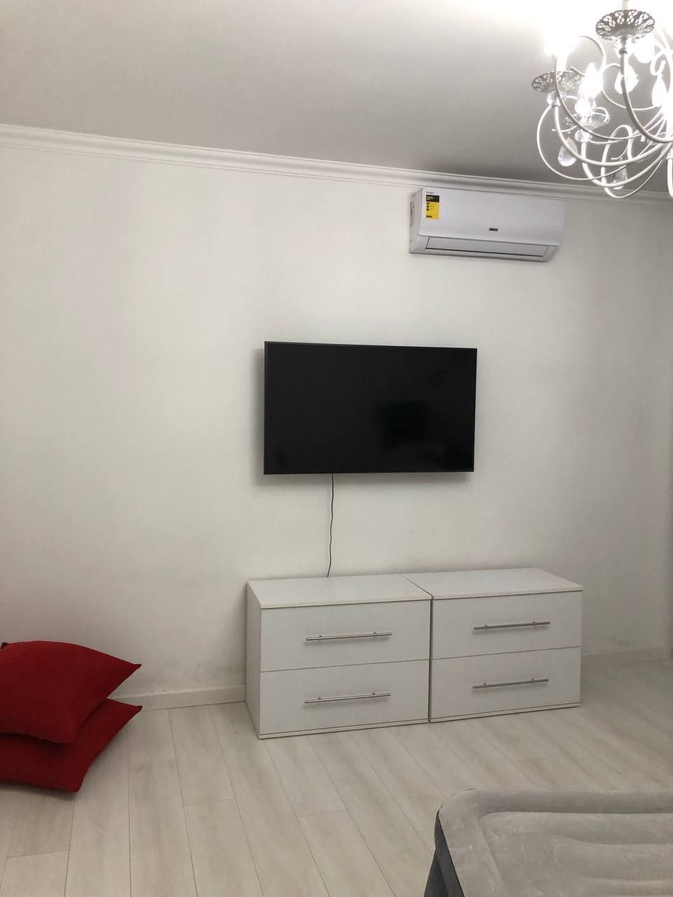 Срочно продается квартира Юнусобад 4 балкон 2х6 1/1/4 Франция с мебель