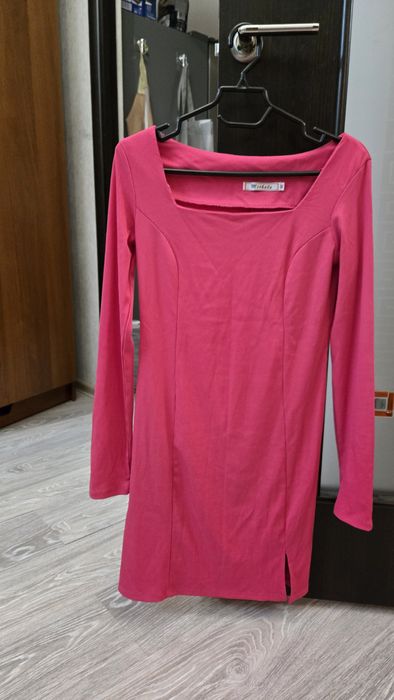 Продаю женское платье