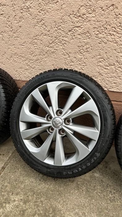 Vand 4 roti 17, Toyota Auris Hybrid cu anvelope de iarna