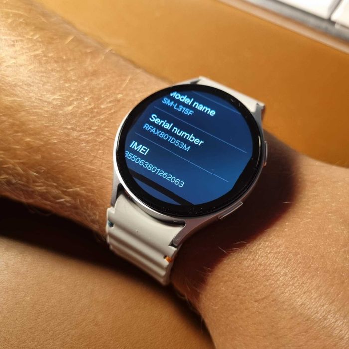 Samsung Galaxy Watch7 44mm LTE – stare foarte bună + protecție cadou