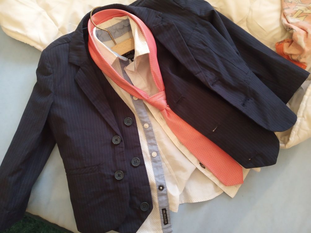 Sacou,vesta,cămașă,cravata Nr.98