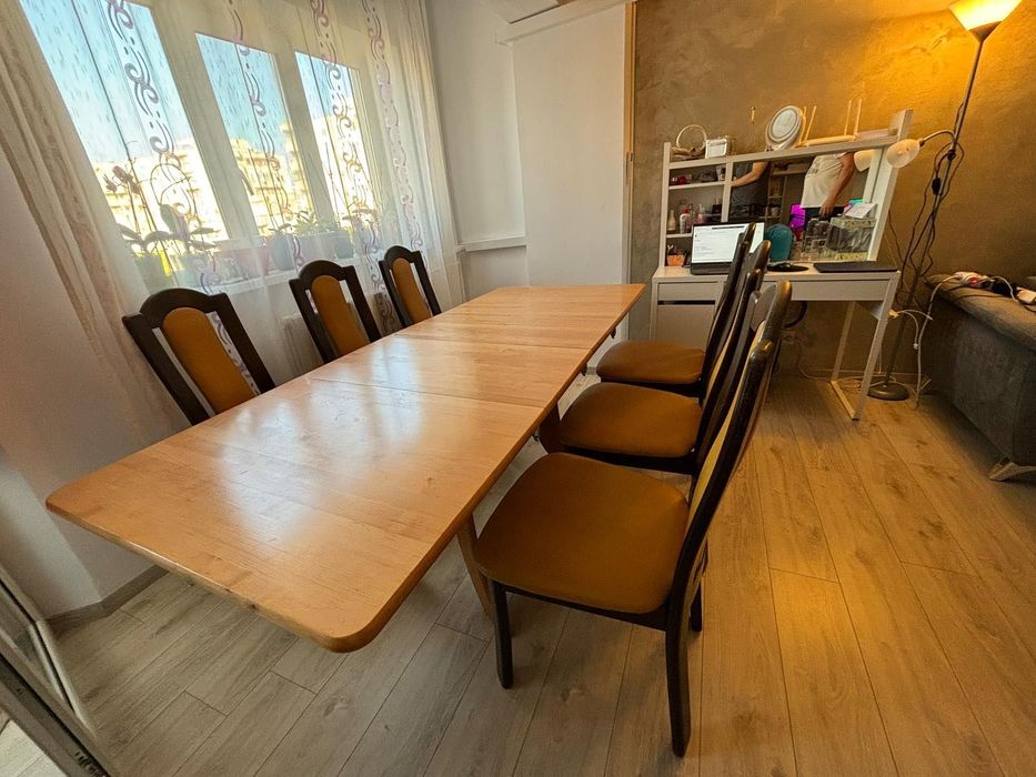 PF vând masă extensibila cu 6 scaune din lemn