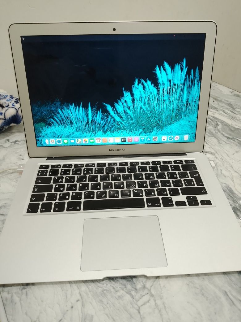 Mac book Air 13 сотилади