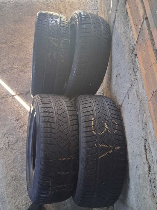 Продавам Зимни гуми Pirelli  225/60/17