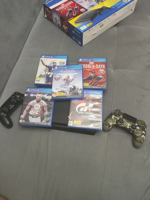 Продам PS4 в отличном состоянии