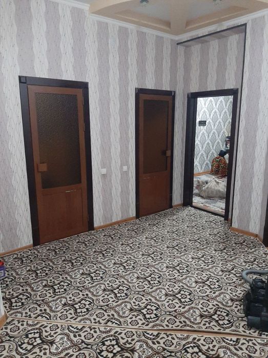 Qarshi shhridan koʻp qavatli uyning xonadoni sotiladi