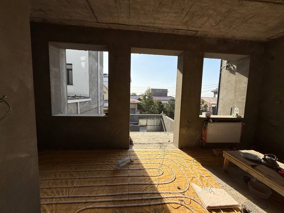 Продам участок в кибрае 2 сотки. Дом 300кв.м