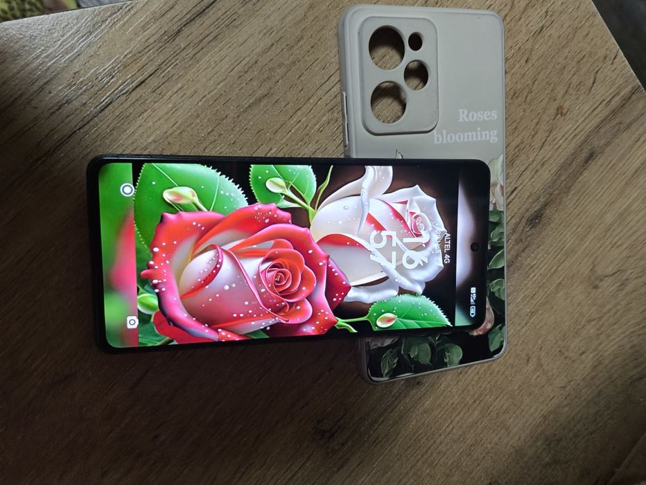 Продаю телефон        .