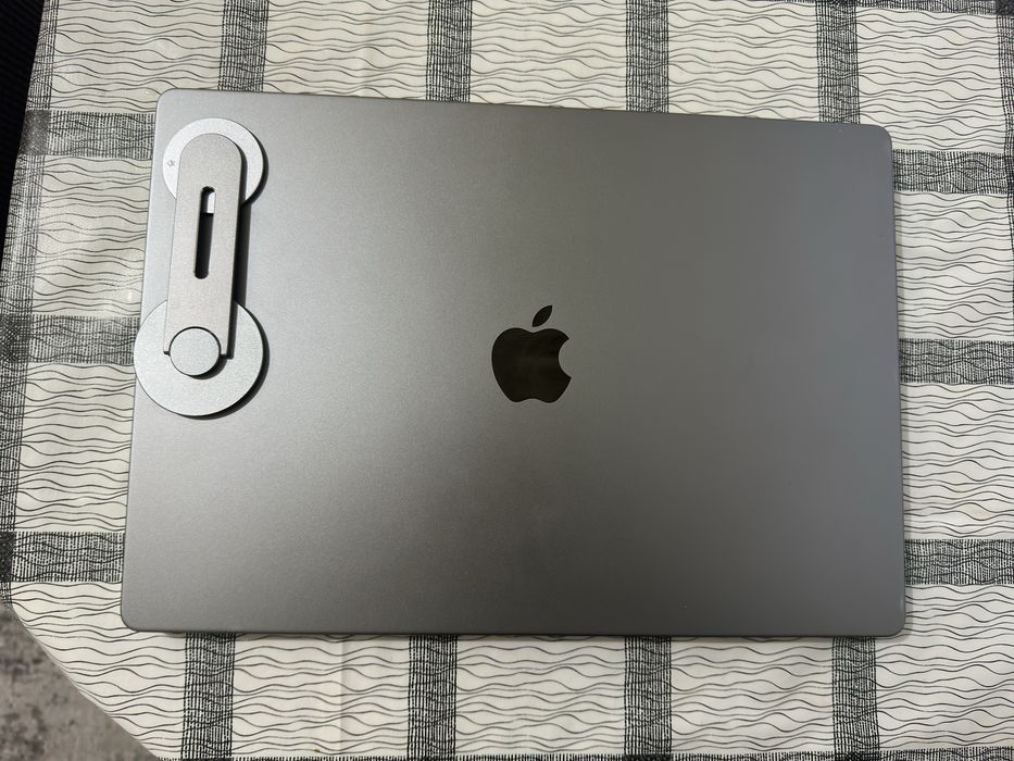 Macbook Pro 16” 2022 M1 Max 10 core / 1Tb SSD / 32Gb RAM / 32 core GPU