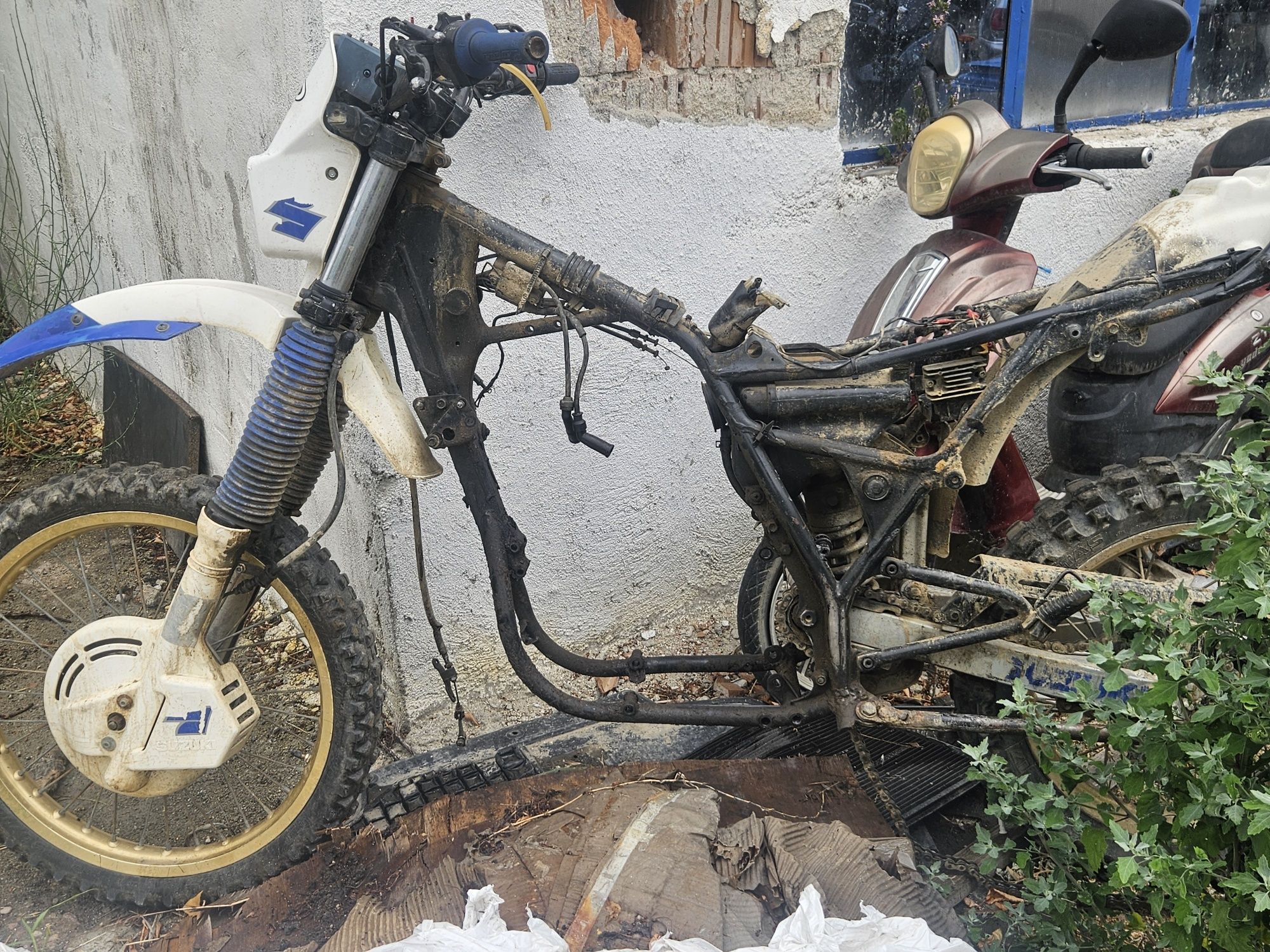 Vând suzuki dr 650