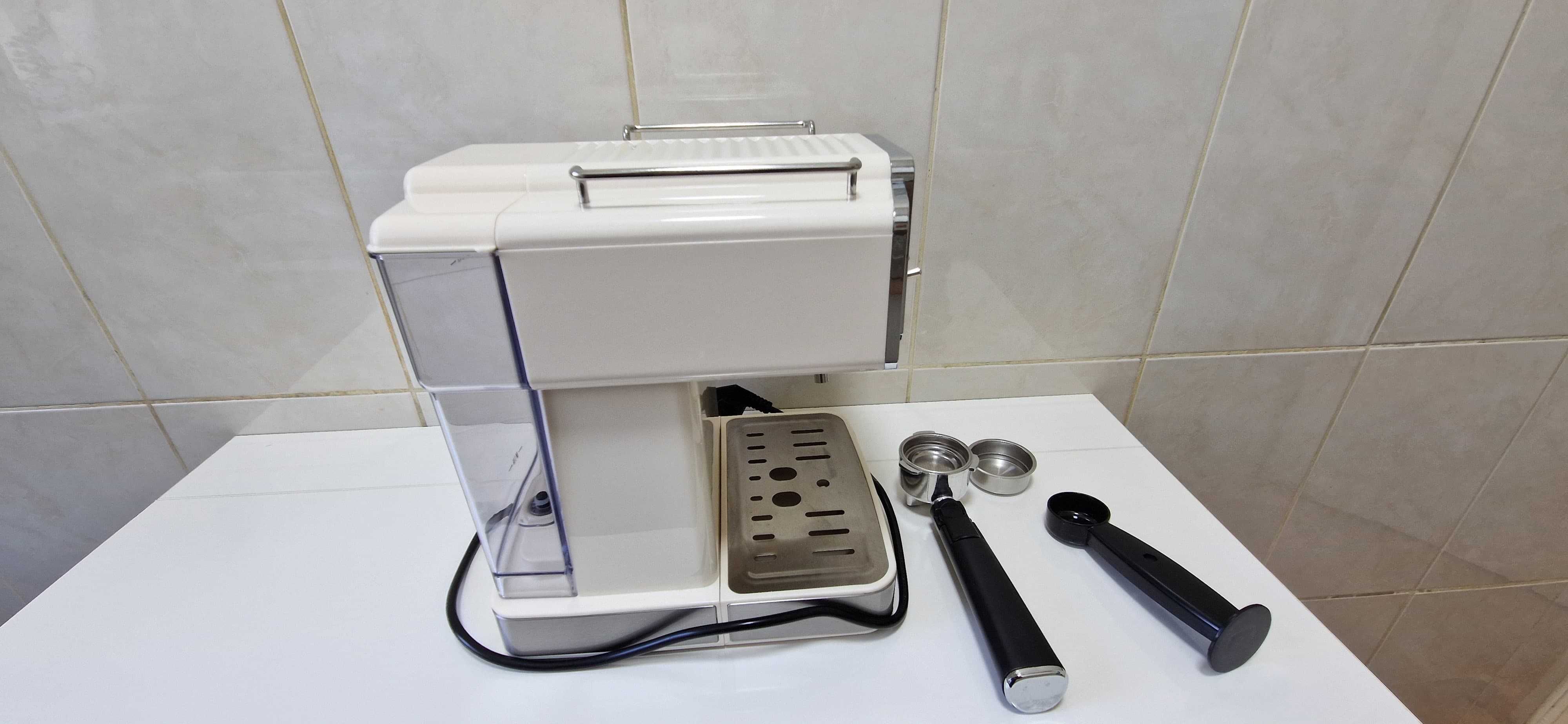 Espressor manual Livoo , 1350W, 5 bar , rezervor apa detasabil 1.5 l