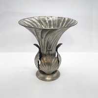 Старинна метална ваза с орнаменти / метал